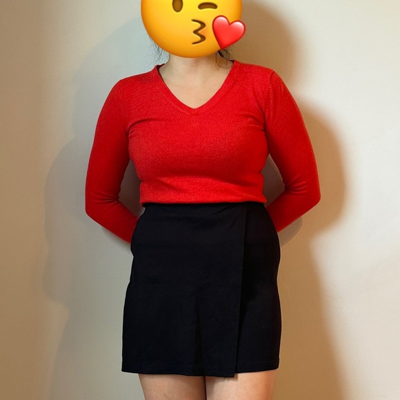 Black Wrap Mini-Skirt 🖤 - Picture 2 of 3